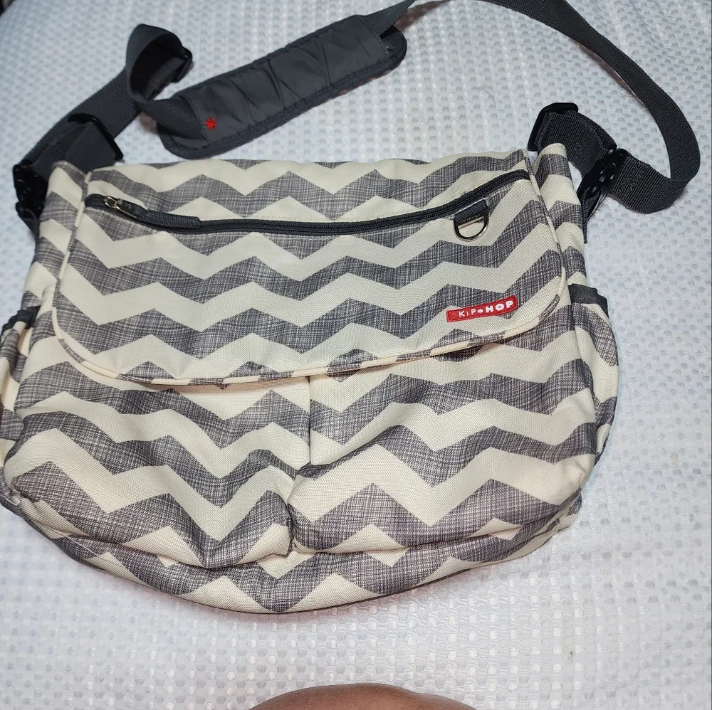 KIP*HOP EUC DASH CHEVRON LARGE DIAPER BAG CROSSBODY BAG